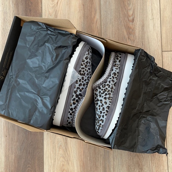 🍃🔆 UGG TASMAN LEOPARD SLIPPERS🔆🍃 - Picture 2 of 15